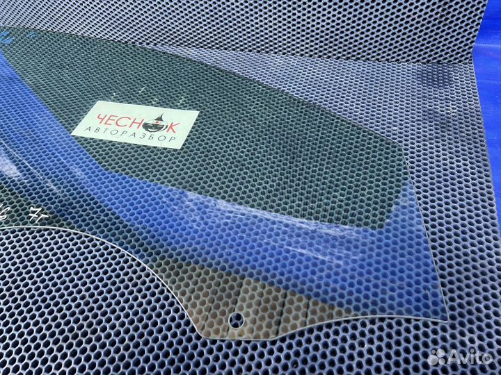 Стекло двери передней правой audi Q7 4L 7г