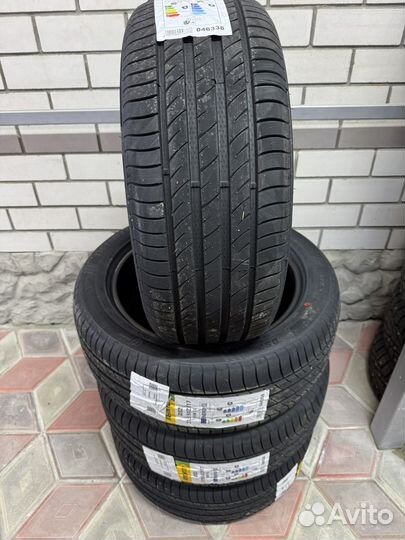 Delinte DS2 215/50 R17 95W