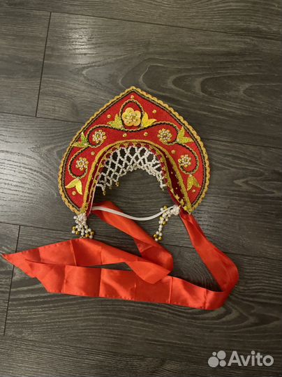 Кокошник ручной работы