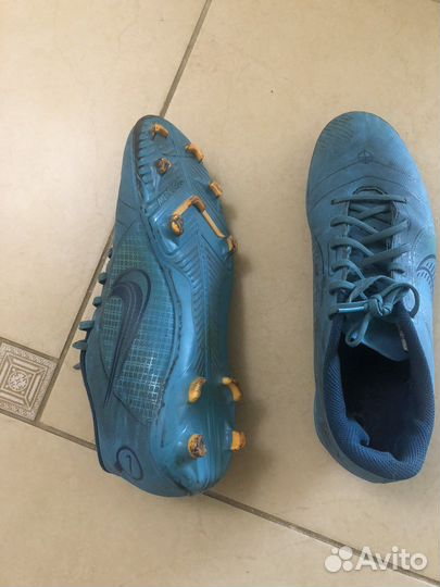 Футбольные бутсы