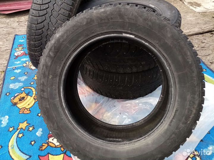 Accelera 651 215/60 R16 95T