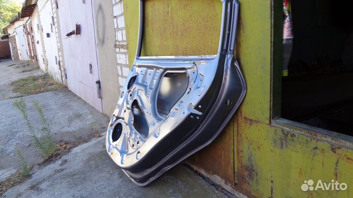 Дверь задняя правая Kia Rio X оригинал под ремонт