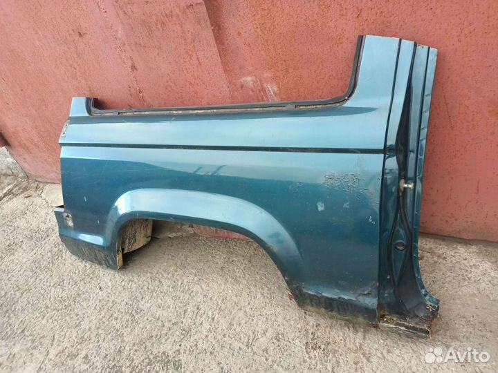 Заднее правое крыло Ford Bronco 2