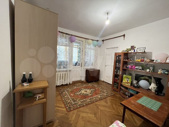 Комната 18 м² в 2-к., 2/4 эт.