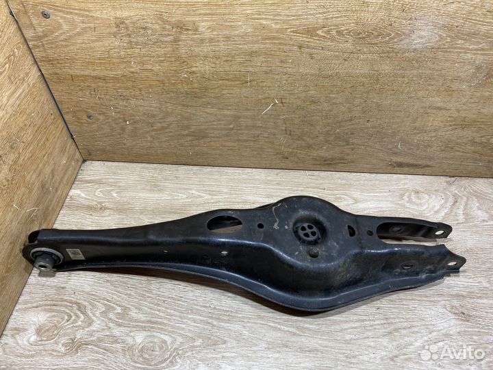 Рычаг поперечный задний правый VW Passat B8