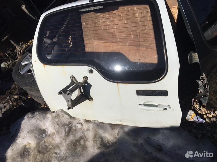 Niva chevrolet крышка багажника