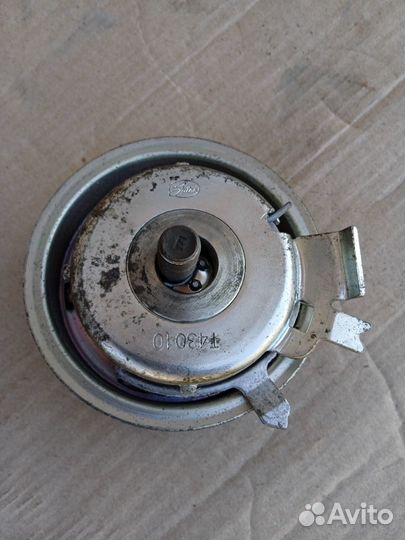 Натяжной ролик с помпой