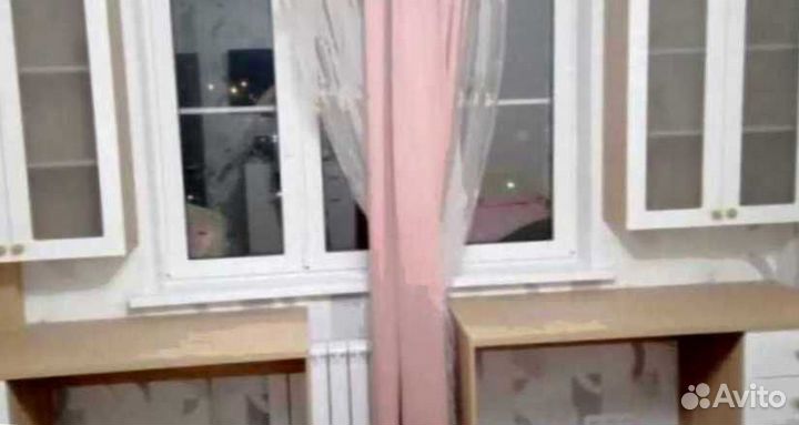 Детская рабочая зона у окна