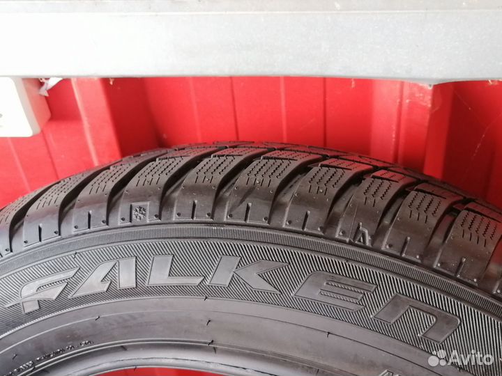 Falken Eurowinter HS-449 215/60 R17