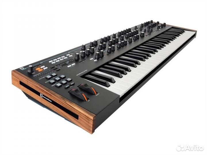 Novation Summit полифонический синтезатор