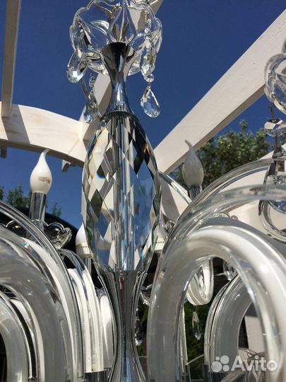 Большая хрустальная люстра