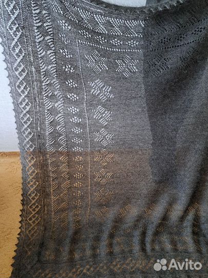 Пуховый платок ажурный. Теплая шаль