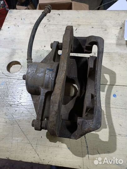 Суппорт тормозной передний правый Kia Cerato 1