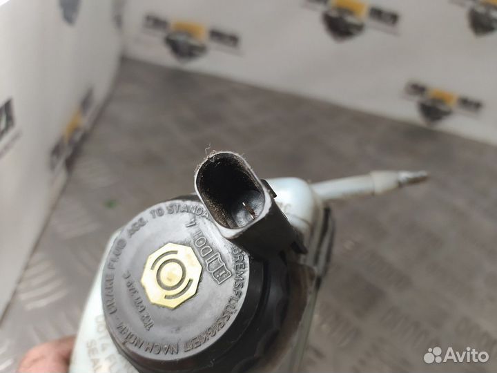 Бачок главного тормозного цилиндра