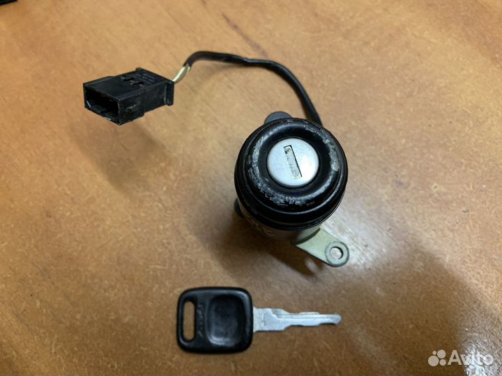 Замок багажника с ключом Ауди 80 Б4 Авант