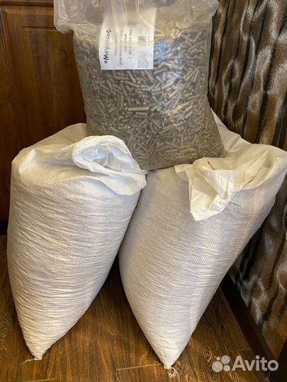 Древесный наполнитель и Бентонитовый комкующийся