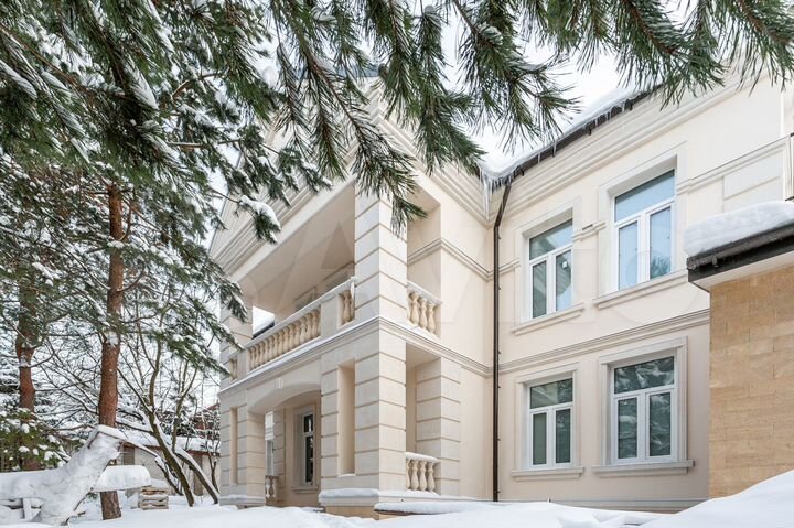 Дом 780 м² на участке 15 сот.