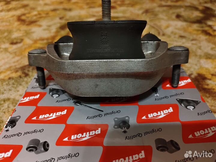 Подушка опора кпп Audi A5 8T / A4 B8 / Q5 8R