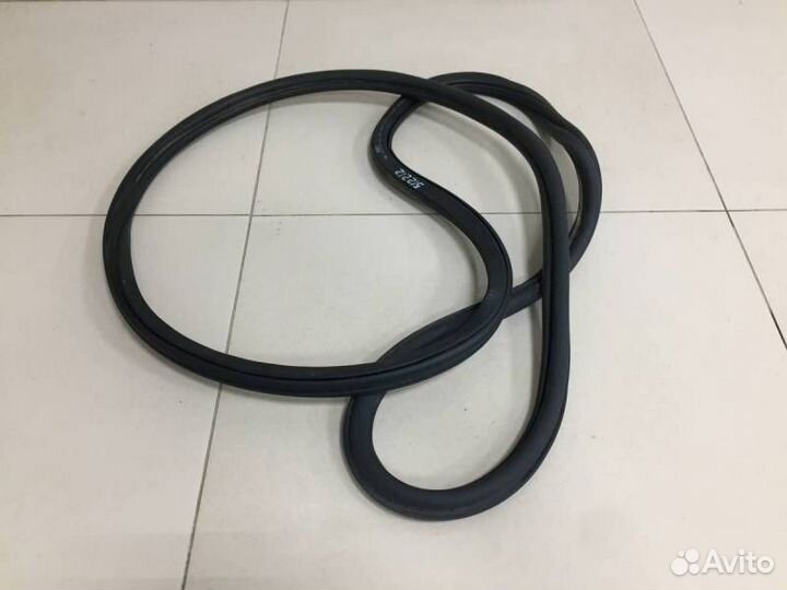 Уплотнитель проема двери передней левой Skoda Rapi