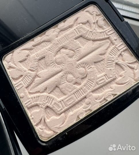 Chanel пудра хайлайтер Lumiere Sculptee
