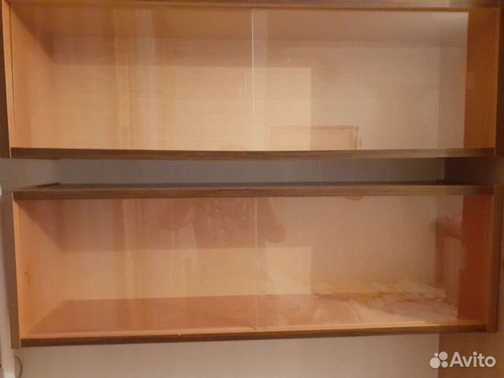 Книжные полки со стеклом