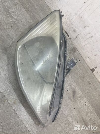 Фара правая Ford Focus