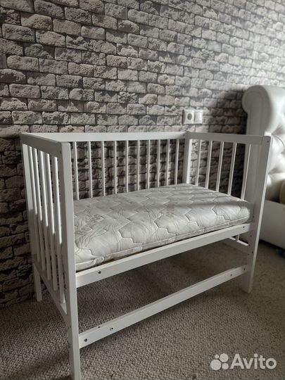 Кроватка детская с матрасом новая