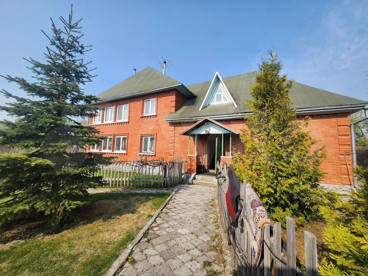 Коттедж 294 м² на участке 11,5 сот.