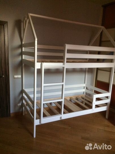 Кровать домик двухъярусная