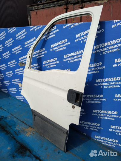 Передняя левая дверь. Iveco Daily МИКРОАВТОБУС
