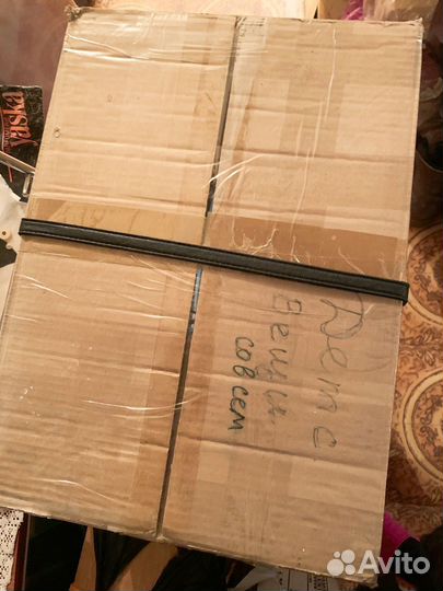 Коробка детских вещей