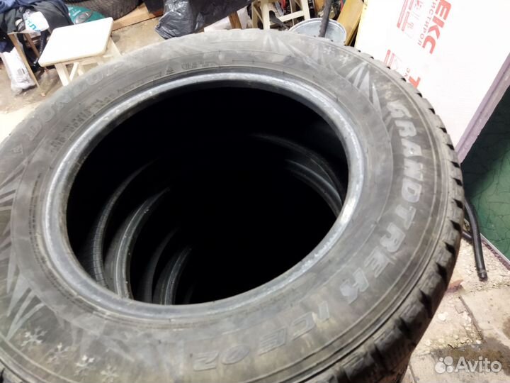 Dunlop Grandtrek AT1 215/65 R16