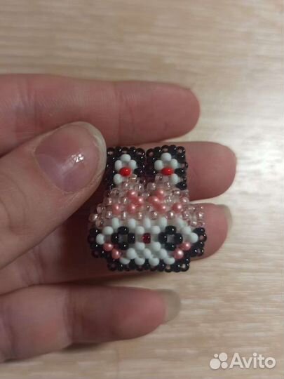 Фигурка из бисера,заяц 