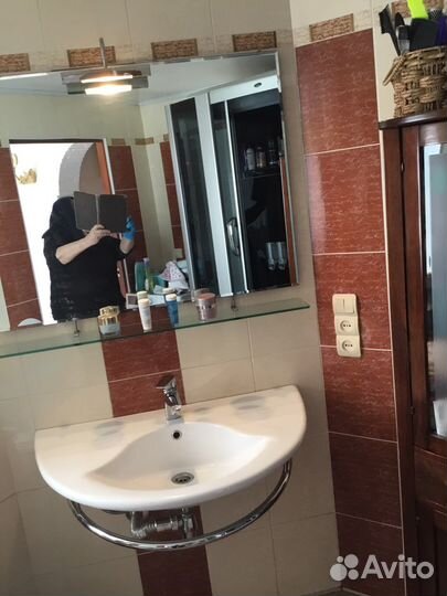 Зеркало с полочкой размер1мх75в отличном состоянии