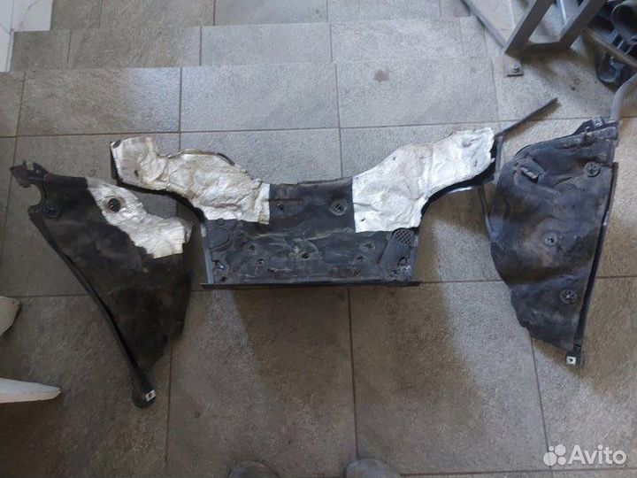 Накладка Audi Q7 внедорожник 3.6 2007