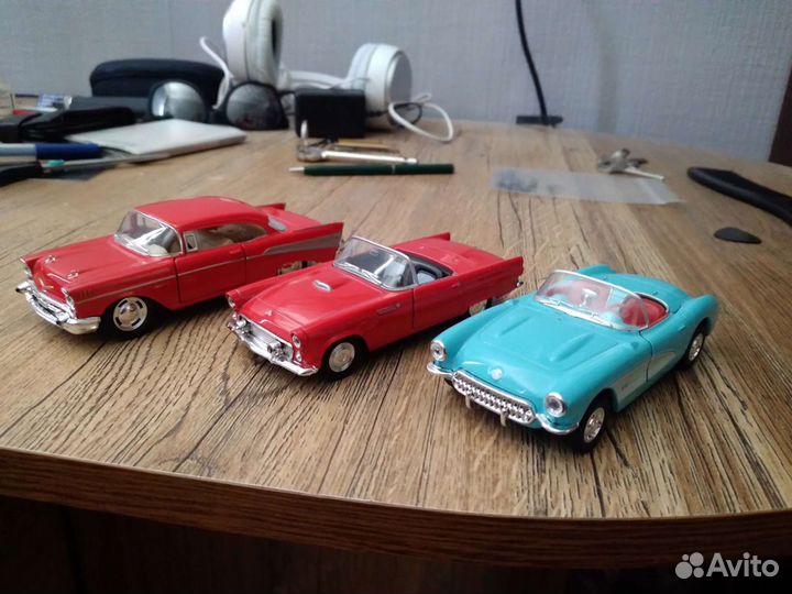 Машинки: volvo, ford, chevrolet, mercedes benz