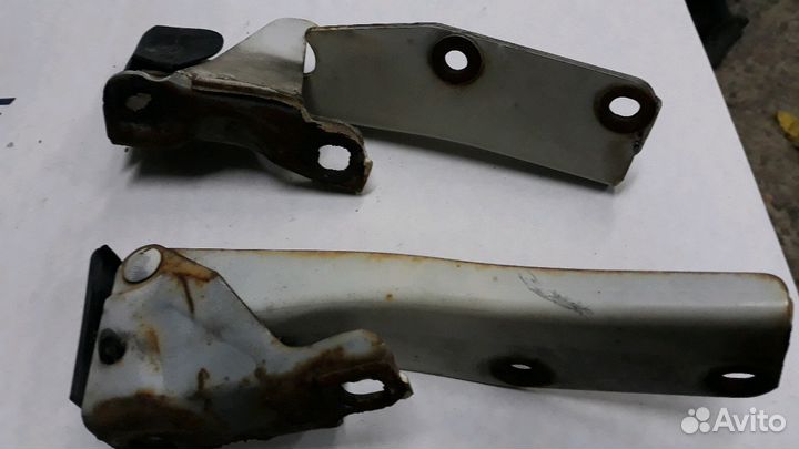 Петли капота nissan bluebird u13