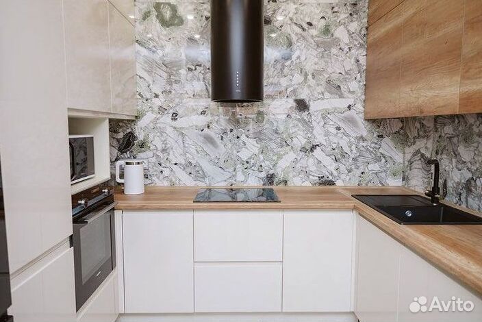 Угловой кухонный гарнитур современный