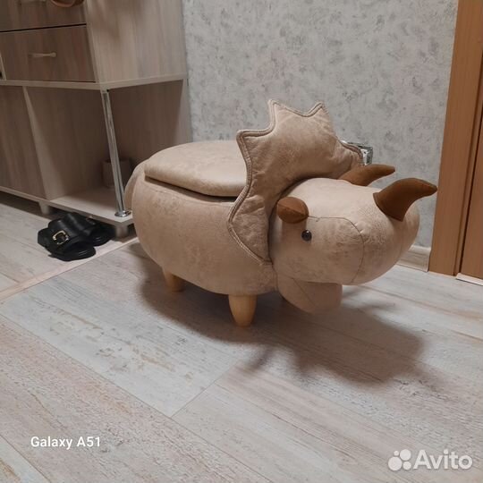 Пуфик в прихожую с ящиком