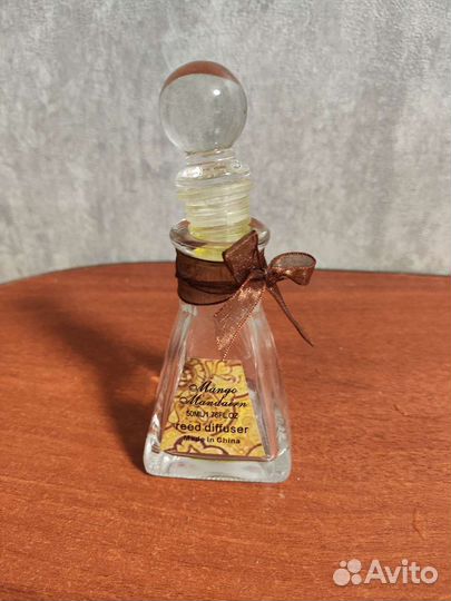 Пузырёк с притертой заворячивающейся крыжкой