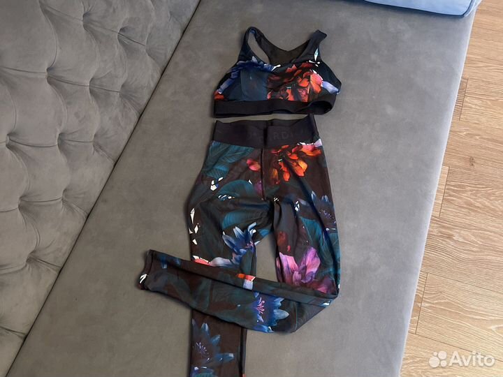 Костюм для спорта женский