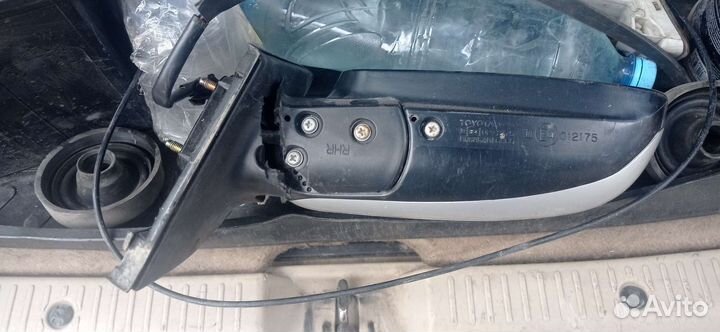 Боковое зеркало