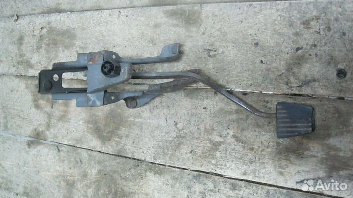 Педаль тормоза Opel Vectra A