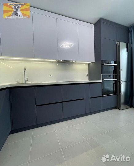 Прямая в потолок кухня на заказ