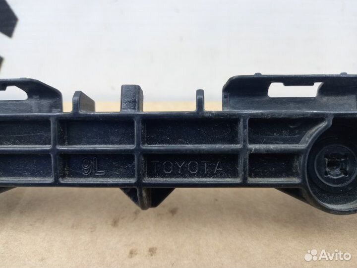 Крепление бампера заднее левое Toyota Camry 50