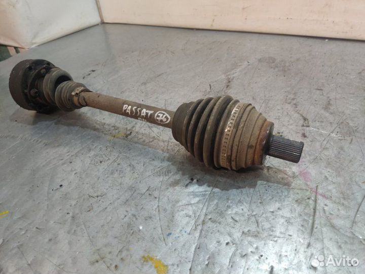 Привод, полуось левый Volkswagen Passat B6 BSE