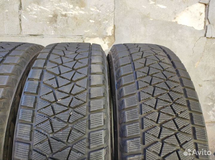 Bridgestone Blizzak DM-V2 235/65 R18