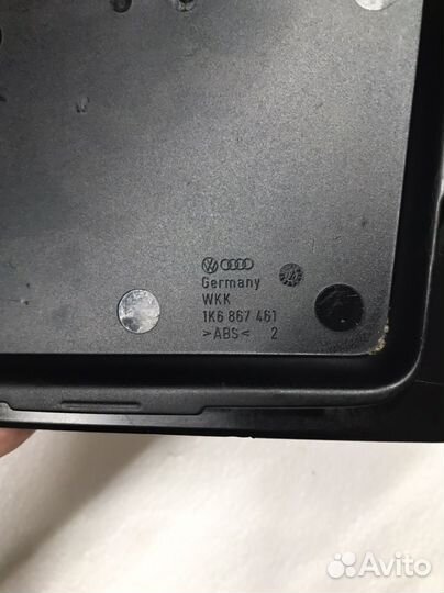 Заглушка правой обшивки багажника 1K6867461 Golf 6