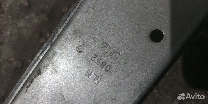 Задний левый стеклоподъемник Renault duster1