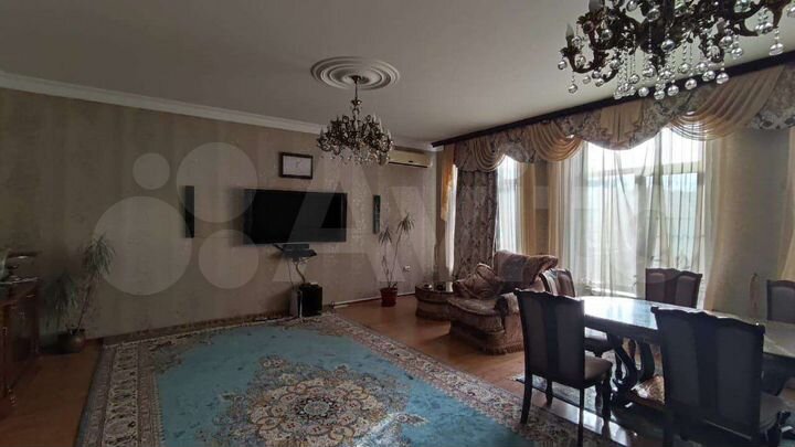 Дом 450 м² на участке 2,8 сот.